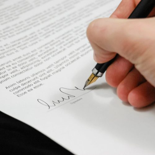 Bürokratische Hilfe in Ungarn